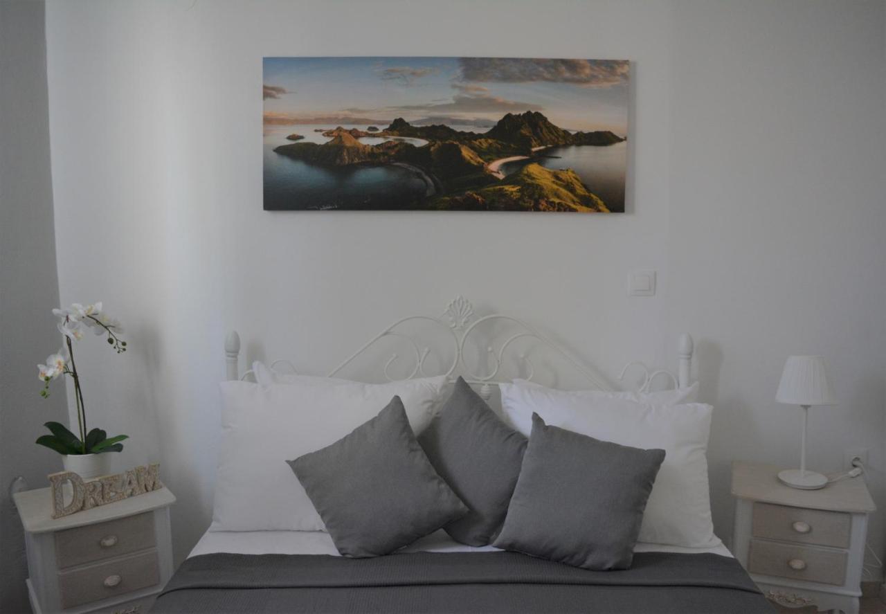 Anezinas Place Appartement Perissa  Buitenkant foto