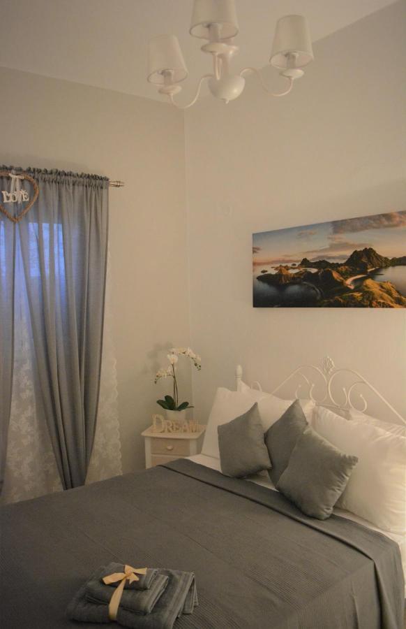 Anezinas Place Appartement Perissa  Buitenkant foto