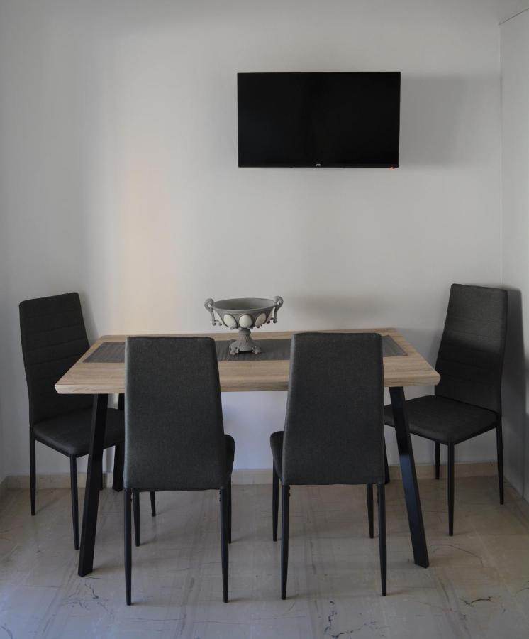 Anezinas Place Appartement Perissa  Buitenkant foto