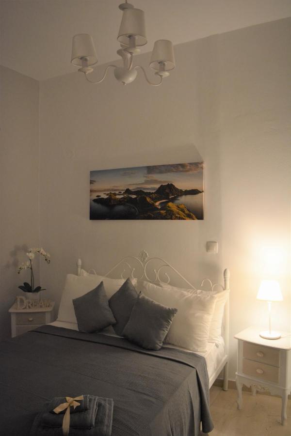 Anezinas Place Appartement Perissa  Buitenkant foto