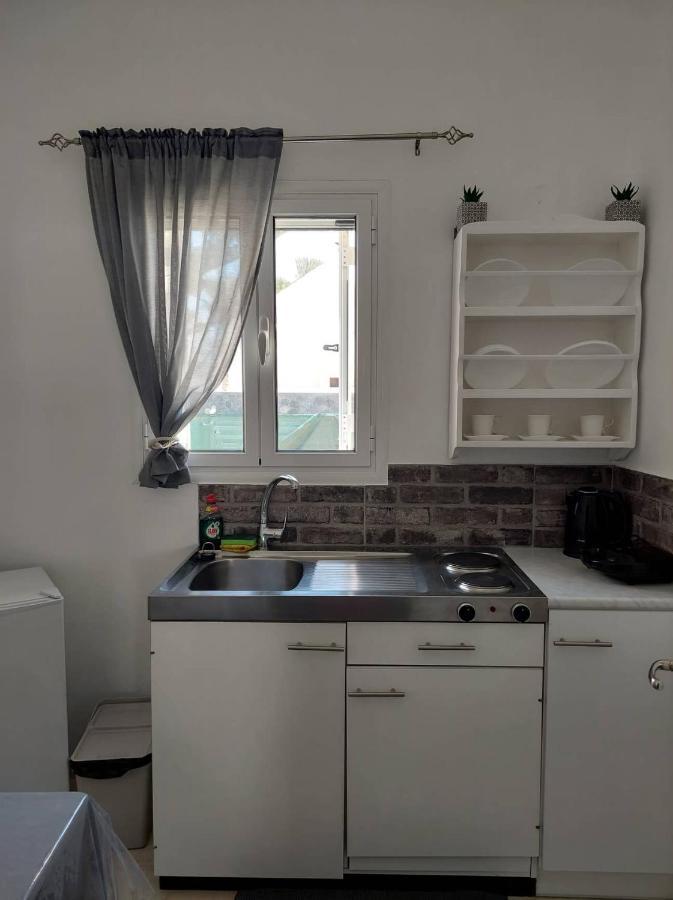 Anezinas Place Appartement Perissa  Buitenkant foto