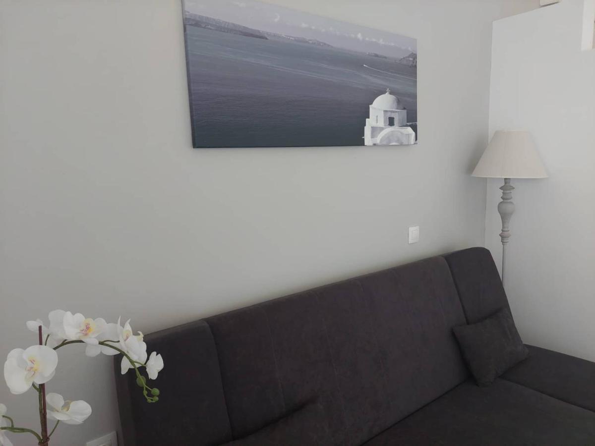 Anezinas Place Appartement Perissa  Buitenkant foto